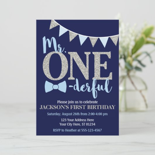 M. ONEderful Birthday Invitation (Debout devant)