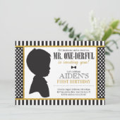 M. ONEderful Birthday Invitation (Debout devant)