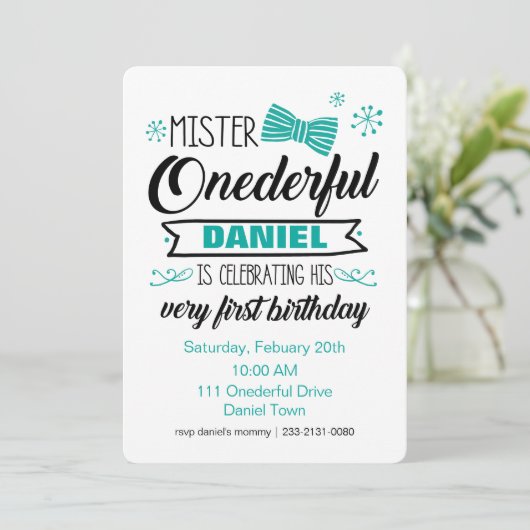 M. Onederful Invitation (Debout devant)