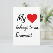 Ma carte appartient à un économiste (Debout devant)