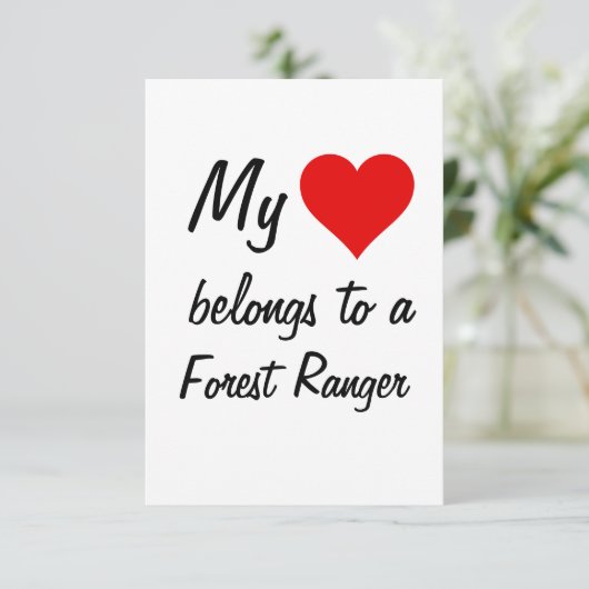 Ma carte appartient à un garde forestier (Debout devant)