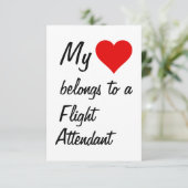 Ma carte appartient à une hôtesse de l'air (Debout devant)