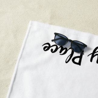 Ma serviette de plage heureuse d'endroit