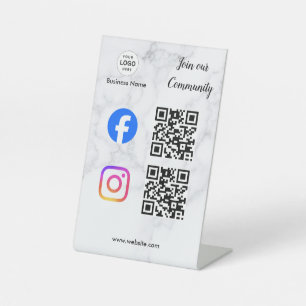 maak contact met ons instagram facebook sociale me reclamebord met voetstuk