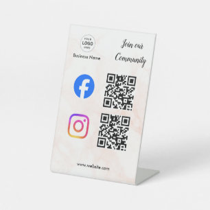 maak contact met ons instagram facebook sociale me reclamebord met voetstuk