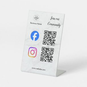 maak contact met ons instagram facebook sociale me reclamebord met voetstuk