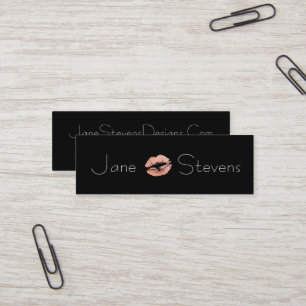 Maak een kunststok met een minimalistische lipstic mini visitekaartje
