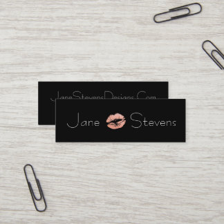 Maak een kunststok met een minimalistische lipstic mini visitekaartje
