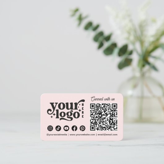 Maak verbinding met ons Social Media QR Code roze Visitekaartje (Staand voorkant)