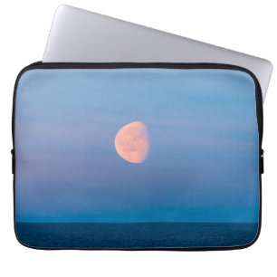 Maan boven de Beringzee Russische verre oosten Laptop Sleeve