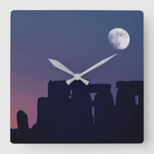 Maan boven Stonehenge Wiltshire, Engeland Vierkante Klok
