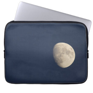 Maan in de vroege avond laptop sleeve