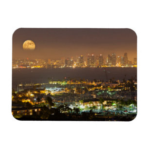 Maanopkomst boven de skyline van San Diego Magneet