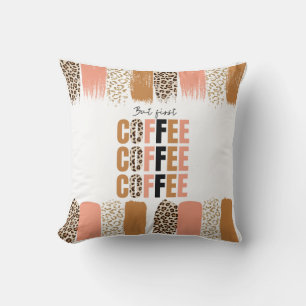 Maar eerst, koffiekop – Klassieke ochtendmotivatie Kussen