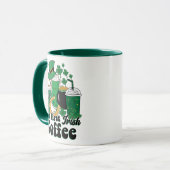 Maar eerste Ierse koffie: een St. Patrick's Day Br Mok (Voorkant links)