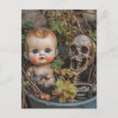 Macabre Doll and Skeleton in a Plant Briefkaart (Voorkant)