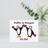Macareux contre la carte postale de Penquin (Debout devant)