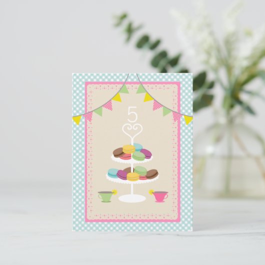 Macarons + Tea Party Invitation (Debout devant)
