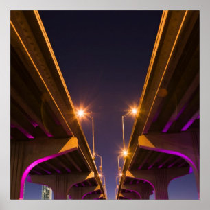 MacArthur Causeway, onderaan gezien bij schemering Poster