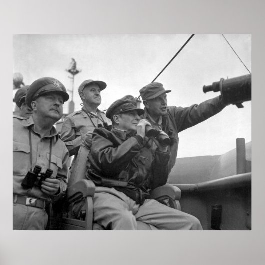 MacArthur Observing Inchon Poster (Voorkant)