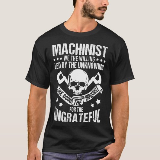 Machinist dat wij het slachtoffer zijn van de onwe t-shirt (Voorkant)
