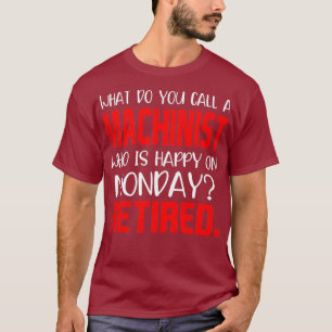 Machinist die blij is op maandag met een gepension t-shirt