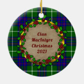 MacIntyre Clan Badge & Tartan Personalized Xmas Keramisch Ornament (Achterkant)