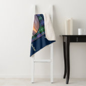 MacKenzie Clan's Eilean Donan Castle Tartan Sherpa Deken (In situ)