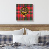 Mackinnon Scottish Crest en Tartan Canvas print (Insitu (Slaapkamer))