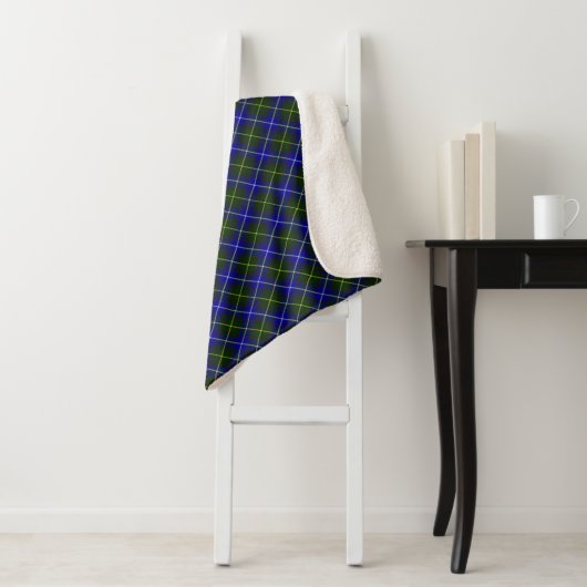 Macneil de Barra tartan bleu vert plaid (En situation)