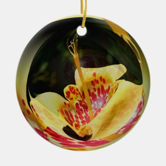 Macro Spotted Yellow Lily Flower Art Ornament (Voorkant)