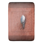 Macrofoto van slak op Terracotta Badmat (Voorkant Verticaal)