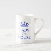 Madame bleue élégante de la tasse de thé de la (Droite)