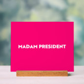 Madame la Présidente, typographie moderne rose cha (Neutre)