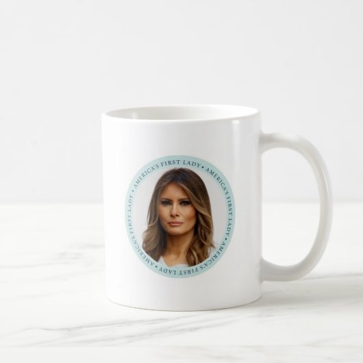 Madame Mug d'ATOUT de Melania première (Droite)