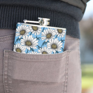 Madeliefjes, wilde bloemen op blauw heupfles