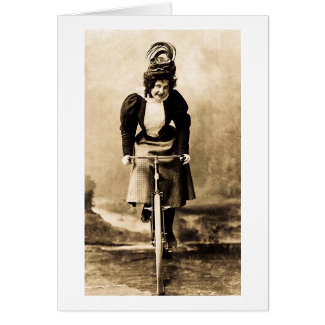 Madge Lessing sur le cru 1902 de vélo (Devant)