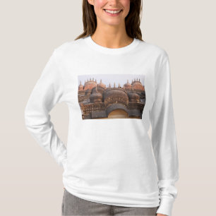 Madhavendra-paleis bij zonsondergang, Jaipur T-shirt