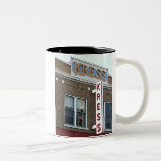 Magasin de KRESS - tasse (Droit)