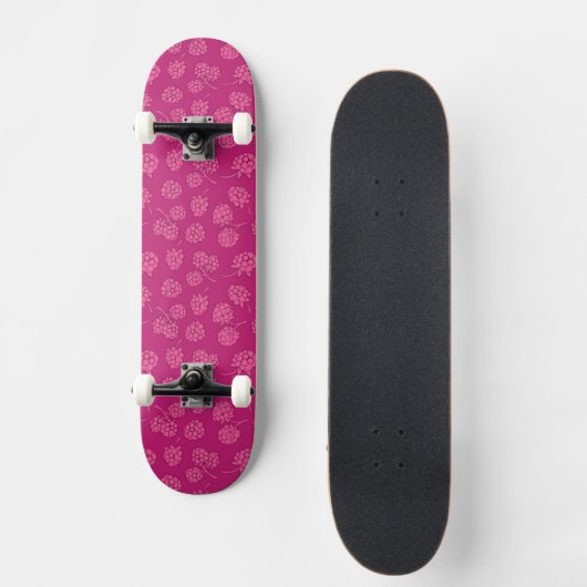 Magenta Berry Pattern Skateboard (Voorkant)
