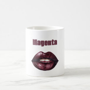 Magenta bordeauxrode lippen koffiemok
