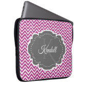 Magenta Chevron - Aangepaste laptophoes Laptop Sleeve (Voorkant Rechts)