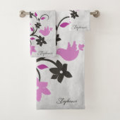 Magenta Lovebird Bath Towel Set Bad Handdoek (Insitu)