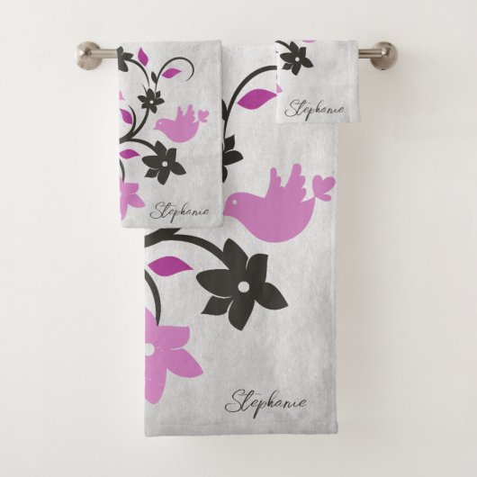 Magenta Lovebird Bath Towel Set Bad Handdoek (Insitu)
