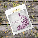 Magenta Peacock Feuilles Vin Mariage Faveur Sacs<br><div class="desc">Faites passer des faveurs de mariage pour vos invités avec un ensemble de Magenta Peacock Leaf Vine Wedding Favor Bag. Le design du sac est composé d'un arrière - plan gris clair avec un paon magenta plein de vitamine, orné d'une feuille de vigne. Personnalisez avec les noms du marié et...</div>