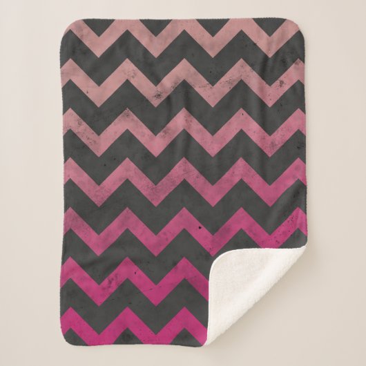 Magenta roze rood ombre donkergrijs chevron patroo sherpa deken (Voorkant)
