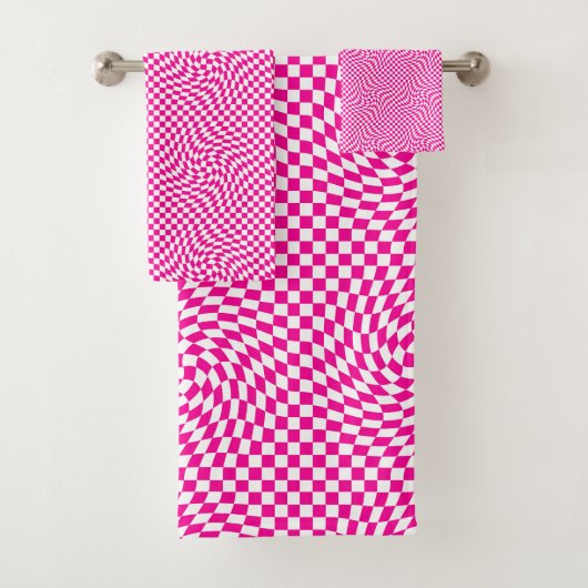 Magenta Roze & Wit Warped Chic Checkered Pattern Bad Handdoek (Insitu)
