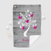 Magenta Tree of Hearts Serviette de golf personnal (En situation)