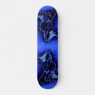 Magic Blue Horse die op de maanlichte Sterrennacht Skateboard