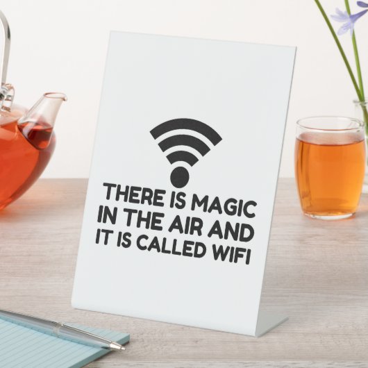 MAGIC IN DE LUCHT IS WIFI RECLAMEBORD MET VOETSTUK (Insitu)